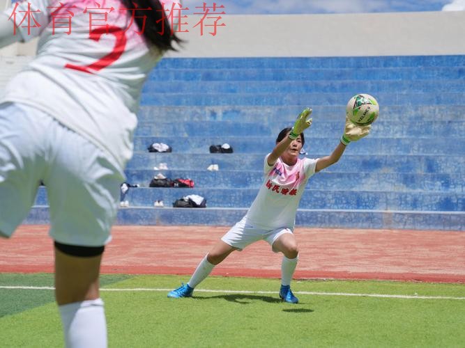 把足球带进乡村,让梦想飞向世界 “女足活力玫瑰课堂”走进乡村校园 把足球带进乡村,让梦想飞向世界 “女足活力玫瑰课堂”走进乡村校园